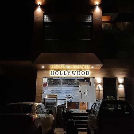 Hotel Hollywood Zirakpur Exteriör bild