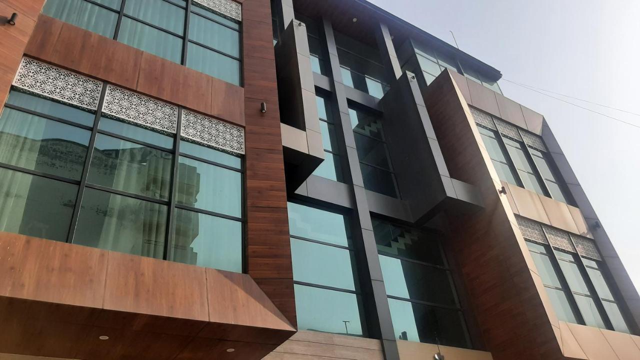 Hotel Hollywood Zirakpur Exteriör bild