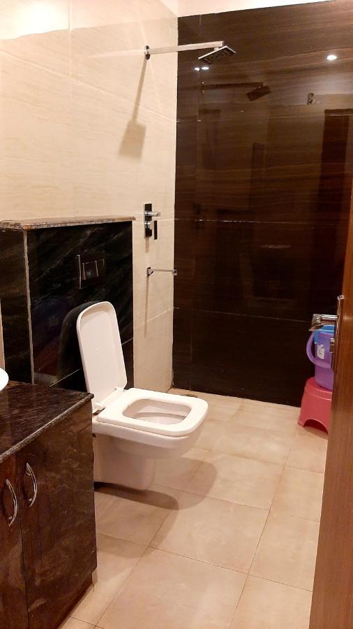 Hotel Hollywood Zirakpur Exteriör bild