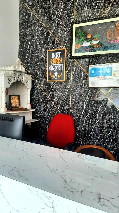 Hotel Hollywood Zirakpur Exteriör bild