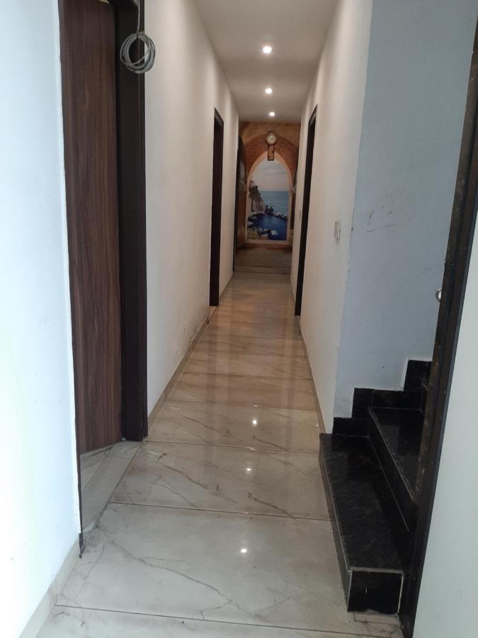 Hotel Hollywood Zirakpur Exteriör bild