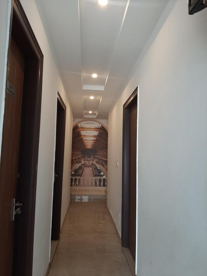 Hotel Hollywood Zirakpur Exteriör bild