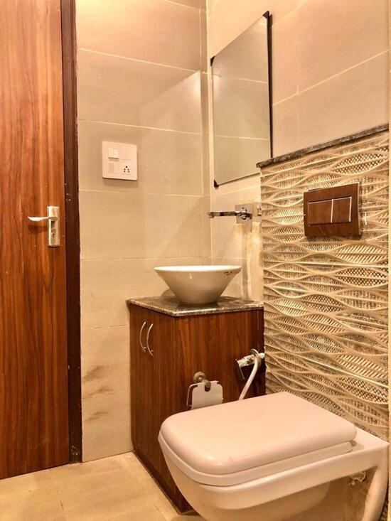 Hotel Hollywood Zirakpur Exteriör bild