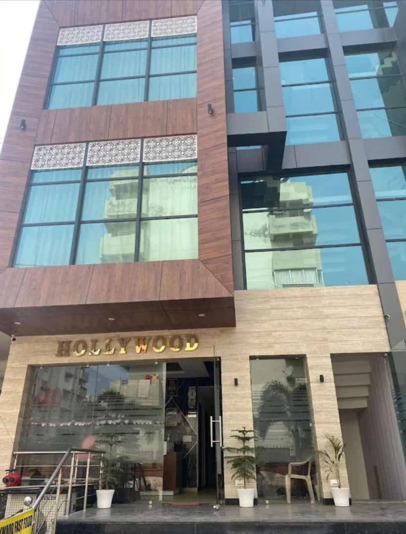 Hotel Hollywood Zirakpur Exteriör bild
